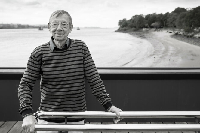 Hark Bohm auf dem Fähranleger Teufelsbrück in Hamburg