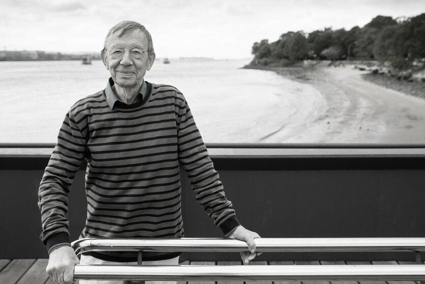 Hark Bohm auf dem Fähranleger Teufelsbrück in Hamburg