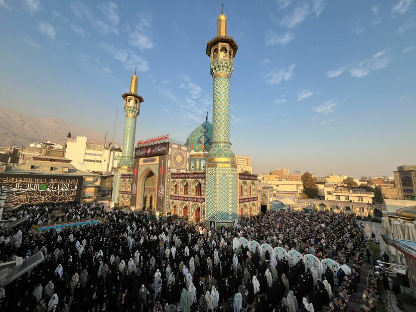 Gläubige beten für Regen am Schrein des Heiligen Saleh.