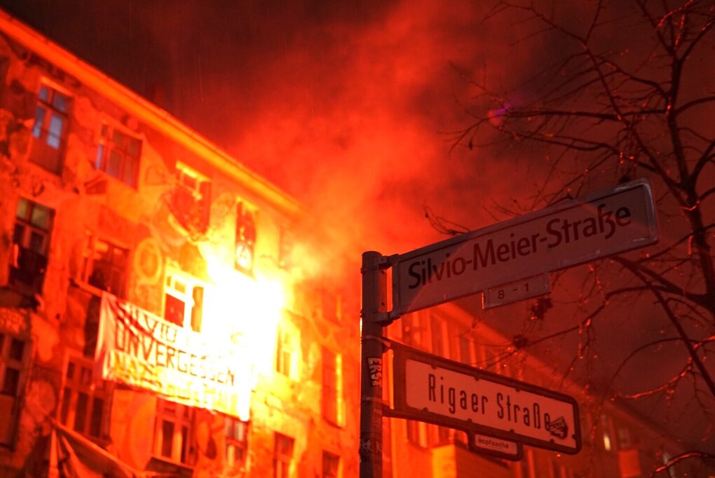 Pyrotechnik bei einer vergangenen Demo in Gedenken an Silvio Meier