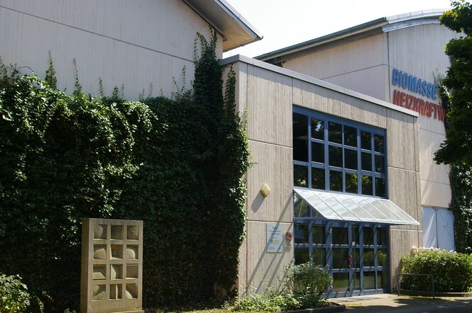 Ein Gebäude von außen.