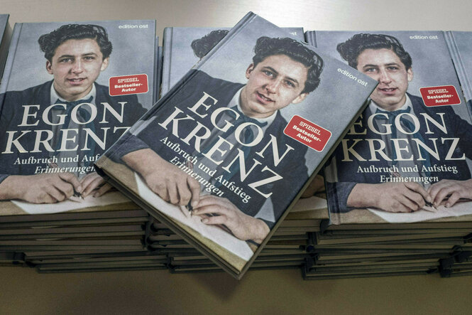 Bücher mit der Aufschrift Egon Krenz