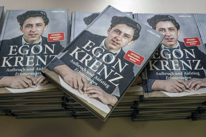 Bücher mit der Aufschrift Egon Krenz