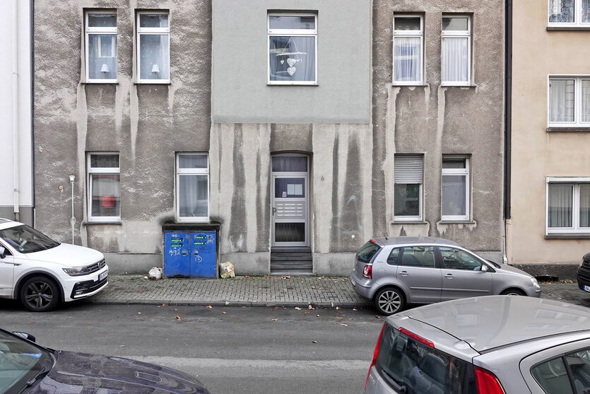 Blick auf ein Wohnhaus.