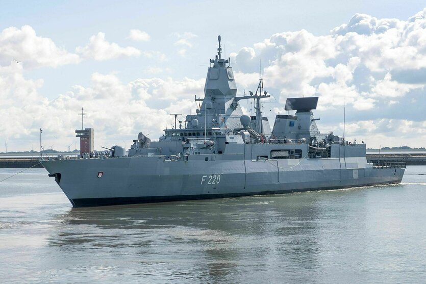 Eine Marineschiff der Bundeswehr