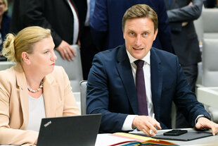 Carina Hermann (CDU) und Christian Lechner (CDU) sitzen im niedersächsischen Landtag.