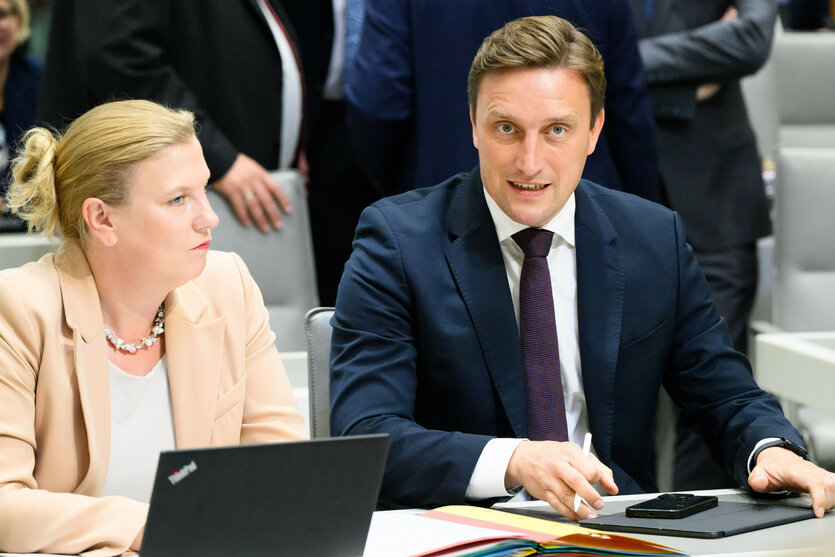 Carina Hermann (CDU) und Christian Lechner (CDU) sitzen im niedersächsischen Landtag.
