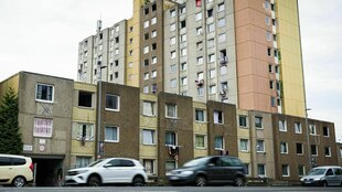 Blick auf einen Plattenbaukomplex