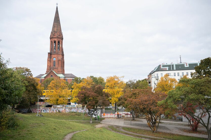 Görlitzer Park mit Zaunbaustelle