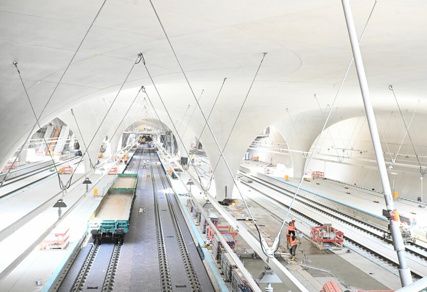 Blick in die Baustelle des Bahnhofs