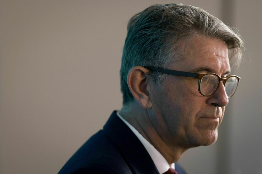 Kulturstaatsminister Wolfram Weimer im Seitenprofil