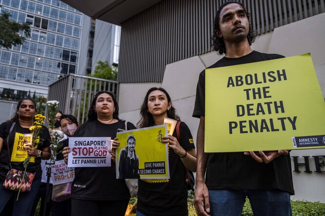 Junge Menschen demonstrieren gegen die Todesstrafe