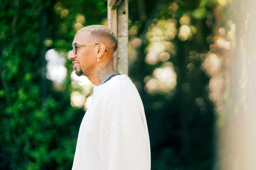 Szene aus einer Dokumentation mit Jérôme Boateng.