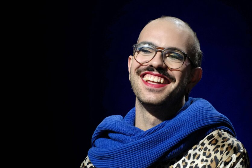 Kim de l Horizon bei einer Veranstaltung.