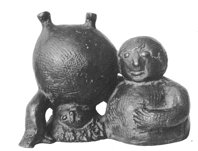 Zwei Figuren von Günter Anlauf, eine davon steht auf dem Kopf