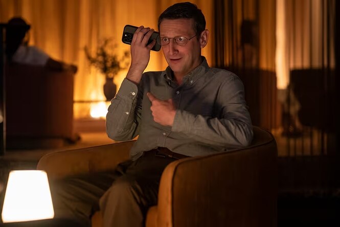 Szene aus der Serie The Chair Company.