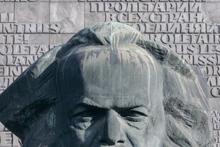 Detailaufnahme des Karl-Marx-Monuments in Chemnitz