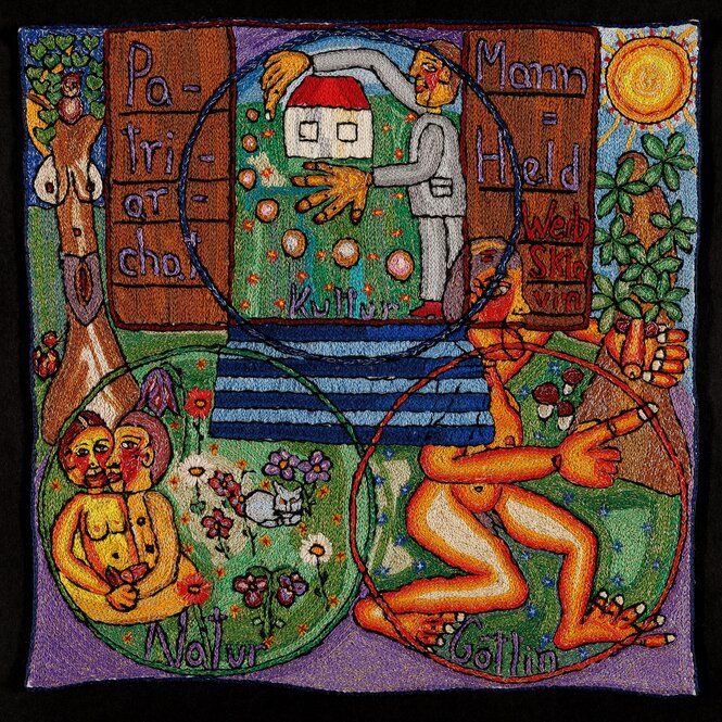 Stickbild mit nackten Menschen auf einer Wiese