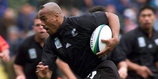 Rugby-Spieler Jonah Lomu im Einsatz