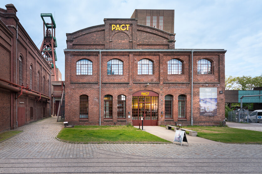 Außenansicht des Theaters PACT Zollverein