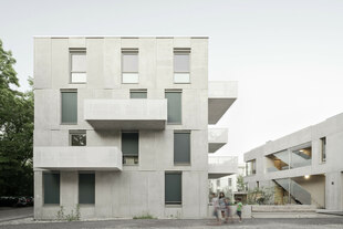 Blick auf das Wohnprojekt "Haus am Park" von den Architekturbüros Yonder und SOMAA