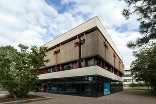 Ein modernes Gebäude