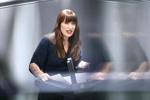 Heidi Reichinnek, Fraktionsvorsitzende der Partei Die Linke,bei einer Rede im Bundestag..