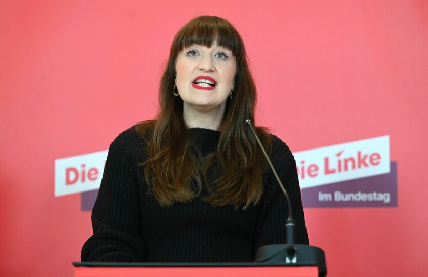 Heidi Reichinnek, Fraktionsvorsitzende der Partei Die Linke, gibt vor der Fraktionssitzung ihrer Partei zu Beginn der Haushaltswoche ein Pressestatement.