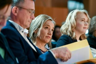Der Historiker Andreas Rödder (l-r), die ehemalige Bundesfamilienministerin Kristina Schröder (CDU), und Linda Teuteberg (FDP) sitzen in einer Reihe nebeneinander