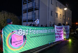 Ein Banner des Bündnis "Bad Freienwalde ist bunt"