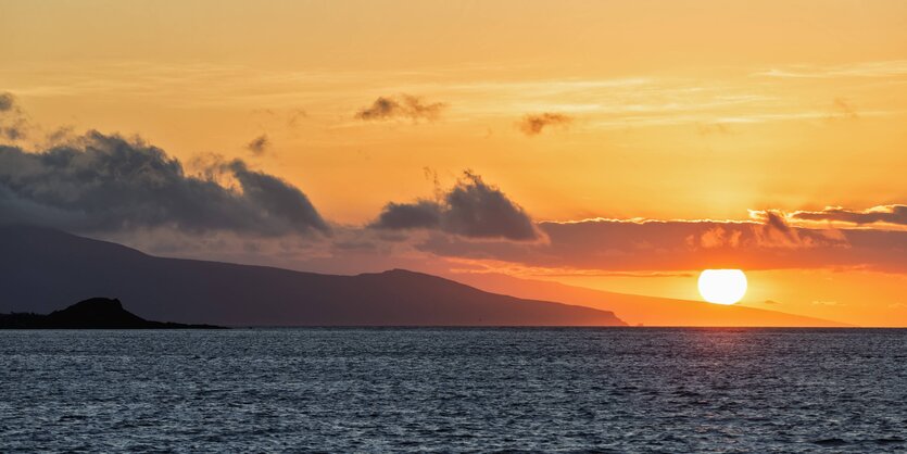 Ein Sonnenuntergang an einer Küstenlandschaft