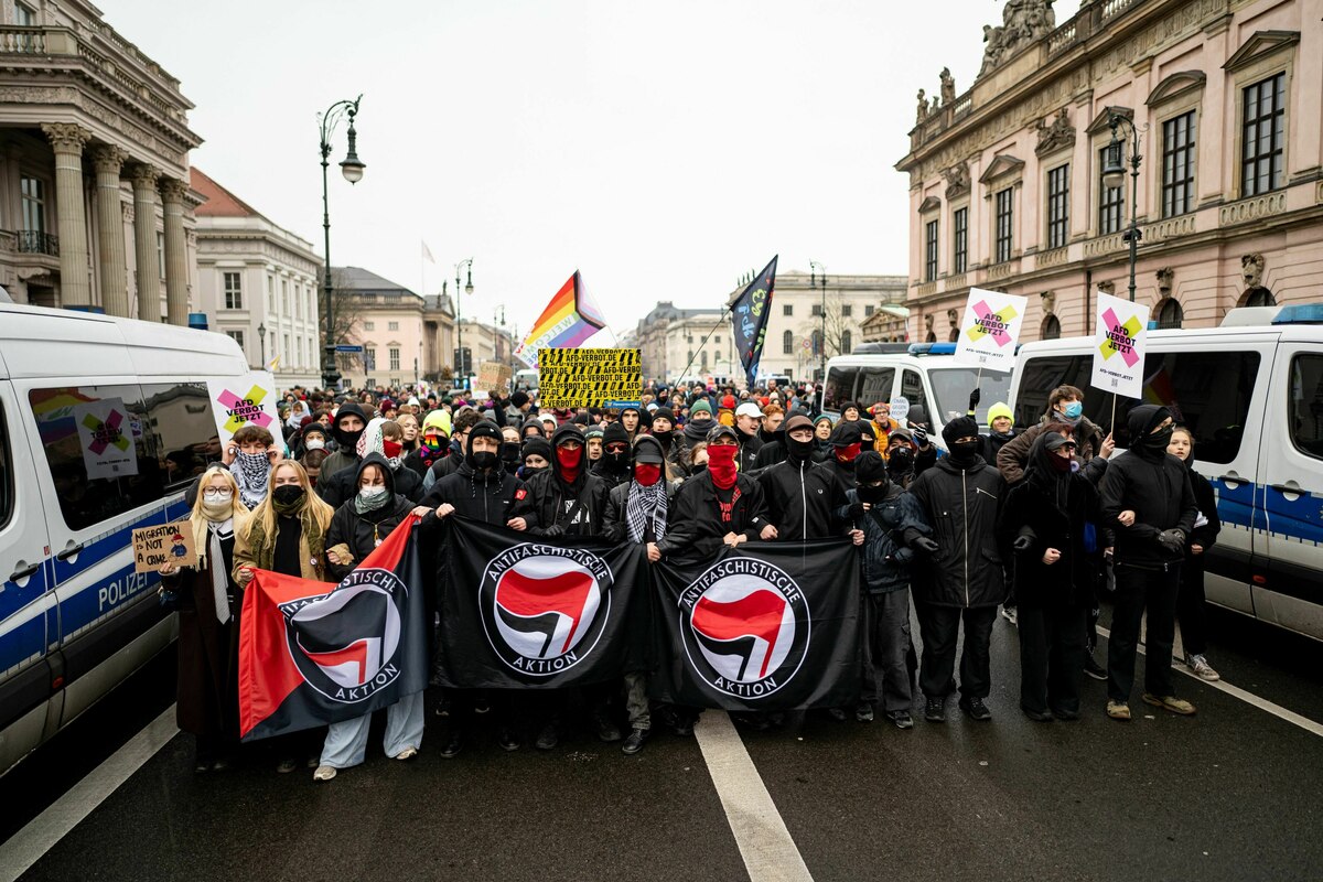 Blockierte-Heimat-Demo-in-Berlin-Aufs-falsche-H-tchen-gesetzt