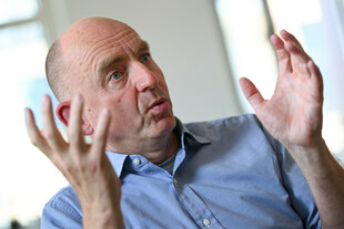Peter Tinnemann, Leiter des Gesundheitsamts der Stadt Frankfurt am Main, spricht während eines Interviews