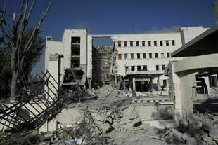 Blick auf ein zerstörtes Gebäude