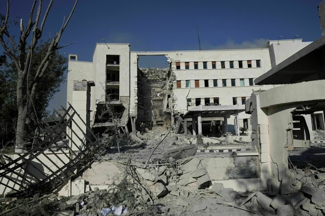 Blick auf ein zerstörtes Gebäude