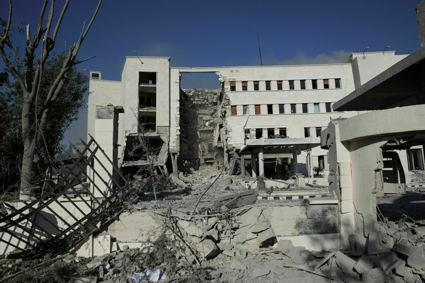 Blick auf ein zerstörtes Gebäude