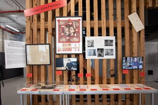 Blick auf eine Ausstellungsinstallation