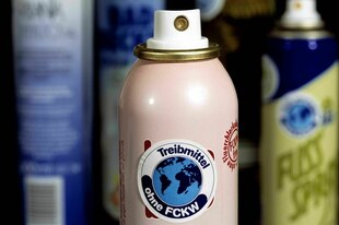 Deo-Sprühdose mit dem Aufkleber