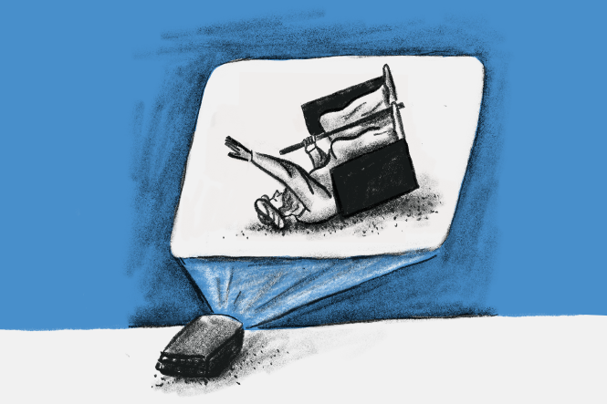 Ein Beamer projeziert das Bild eines Mullahs, auf einem umgekippten Stuhl