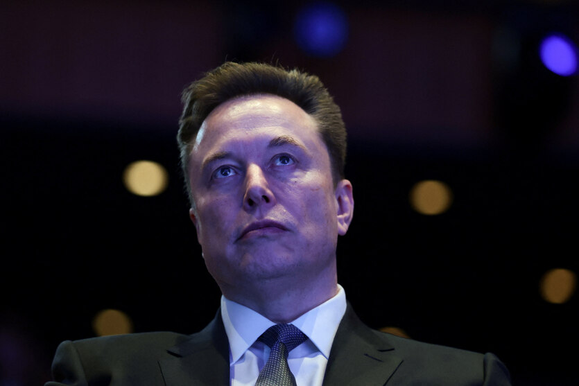 Elon Musk in Anzug