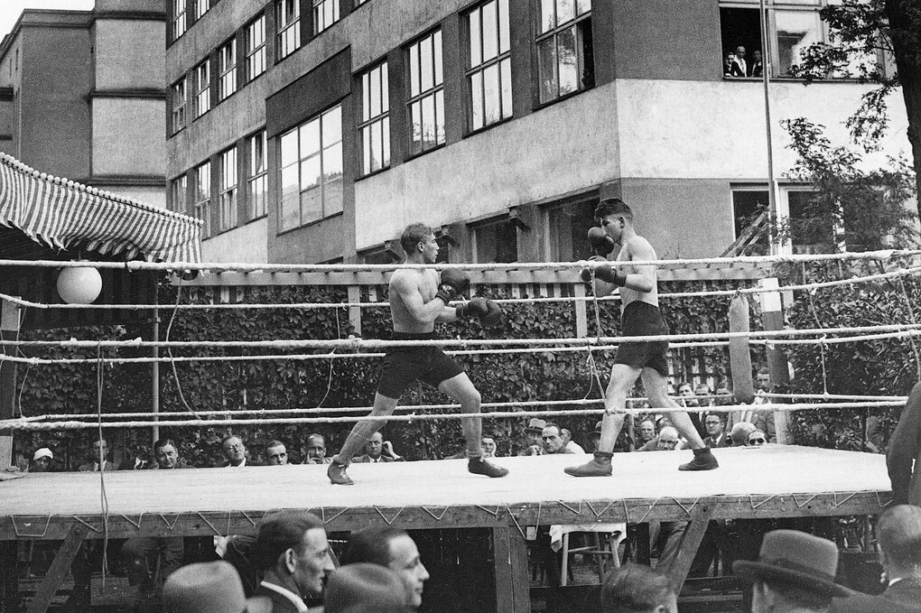 Öffentliches Boxtraining von Johann "Rukelie" Trollmann im Juni 1933