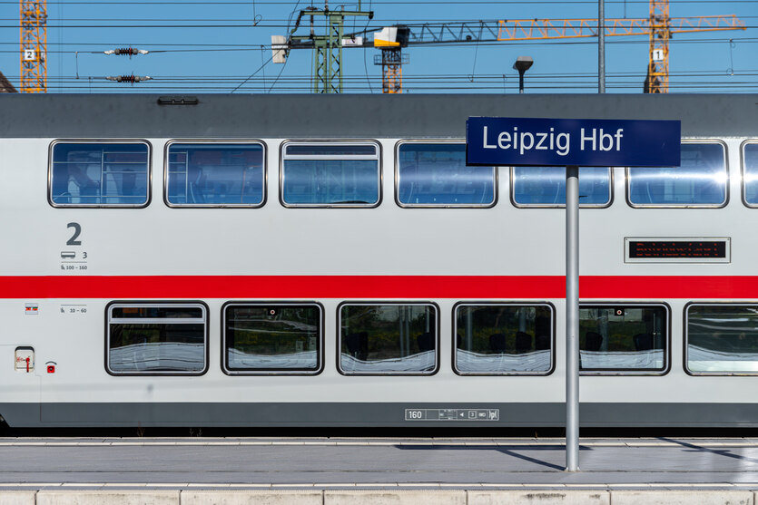 Ein Zug am Leipzig Hauptbahnhof