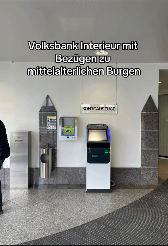 Ein Instagram-Post von Klara Zipfel aus einer Volksbank, wo Fliesen und Mobiliar die Formen von mittelalterlichen Burgen nachzeichnen