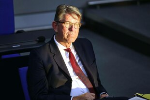 Weimer im Bundestag von der Sonne erleuchtet