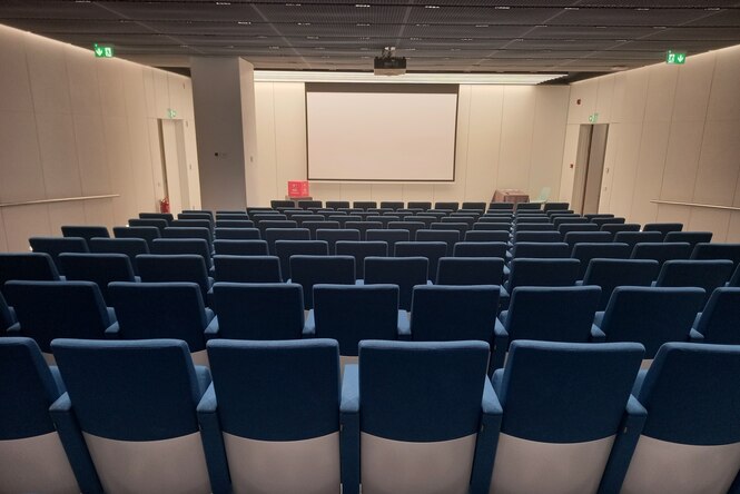 Blick in einen Hörsaal einer Universität