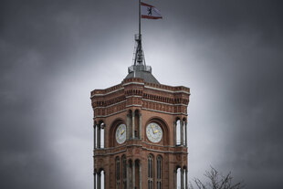 Ansicht des Turms des Roten Rathauses