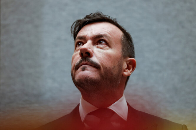 René Benko schaut Richtung Decke