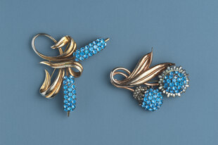 Zwei Modeschmuckstücke