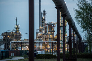 Rohölverarbeitung auf dem Gelände der PCK-Raffinerie