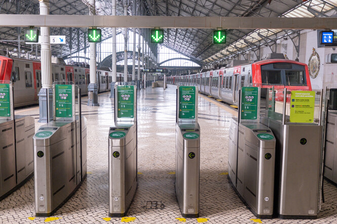 Menschenleer ist ein Bahnsteig im Bahnhof Rossio in der portugiesischen Hauptstadt aufgrund eines Generalstreiks.